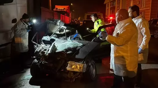 Karabük'te Direksiyon Kaybı Sonucu Trafik Kazası: 2 Kişi Yaralandı