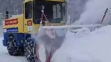 Erbaa’da Kar Fırtınasıyla Mücadele: Mahsur Kalan Minibüs Kurtarıldı