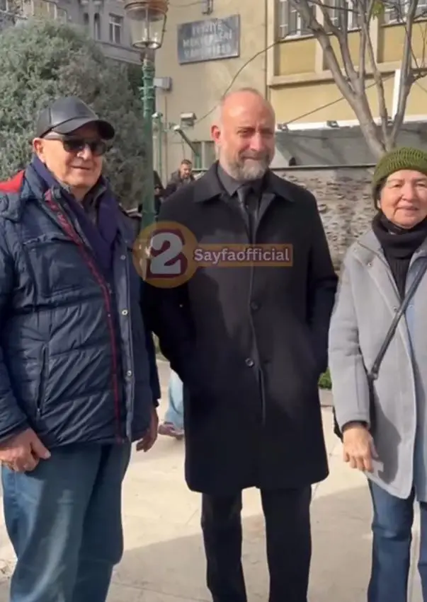 Cenaze töreninde fotoğraf çekenler