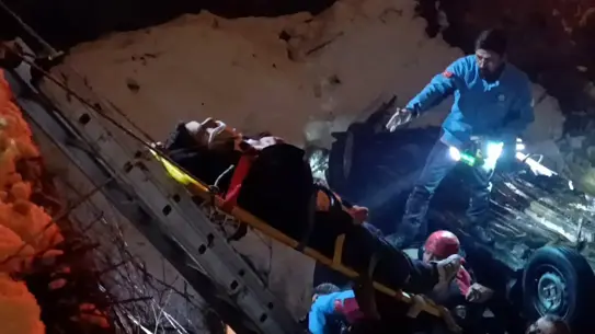 Kahramanmaraş'ta Köprüden Uçan Araçta 5 Yaralı: Detaylar ve İlk Yardım Çalışmaları