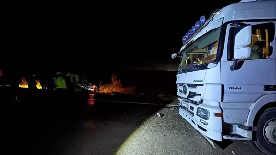 Bursa’da Şok Trafik Kazası: 8 Yaralı, Çarpmaya Yardım Eden Araçlar Tırla Çarpıştı