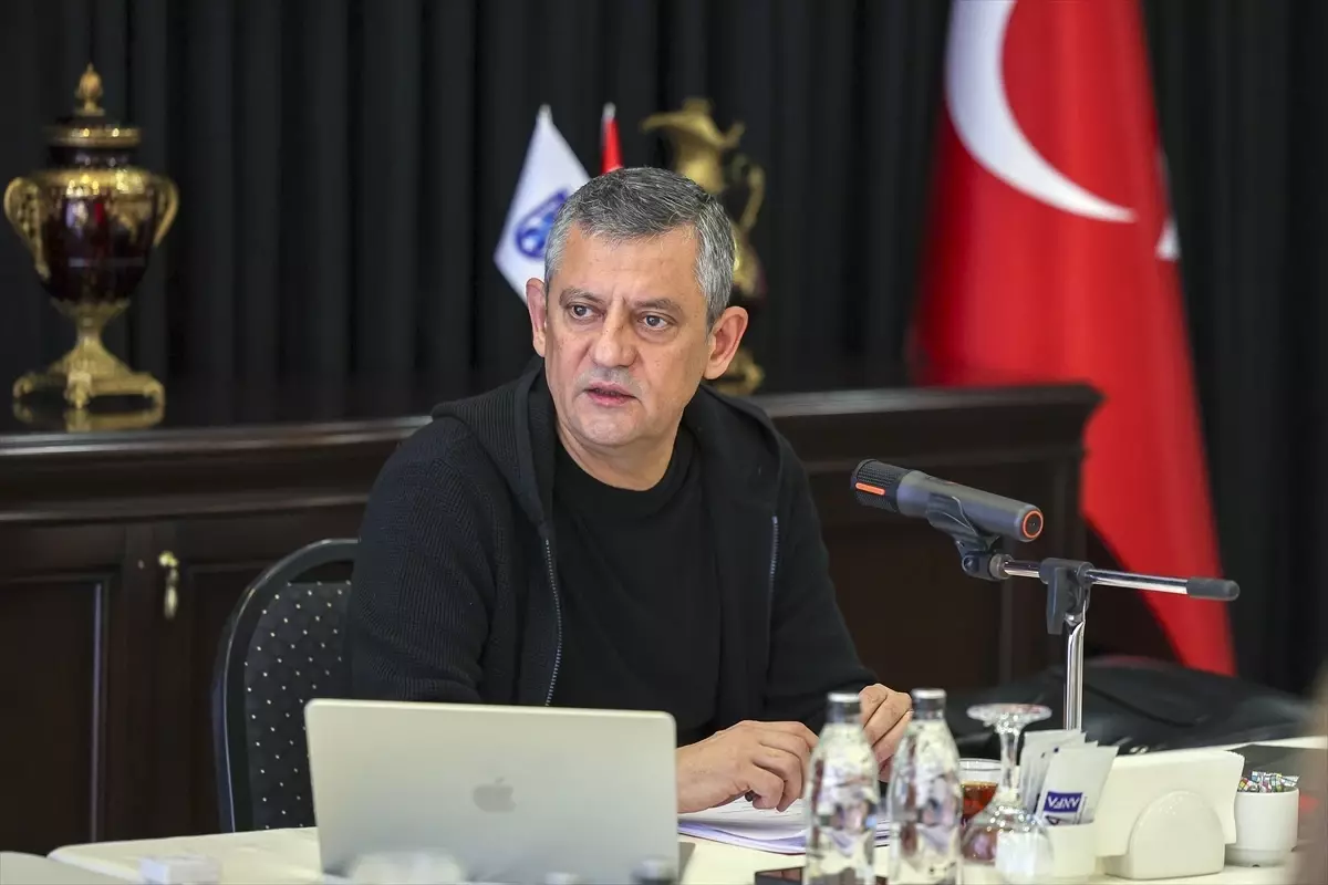 Özgür Özel CAO Yürütme Kurulu toplantısında