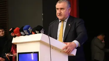 Gençlik ve Spor Bakanı Bak'tan “Eser Siyaseti” Vurgusu: Türkiye’ye Hizmet Sözü