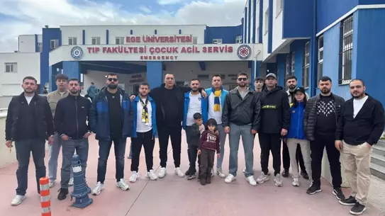 İzmir'de 3 Yaşındaki Lösemi Hastasına Bucaspor Taraftarlarından Moral Balonları