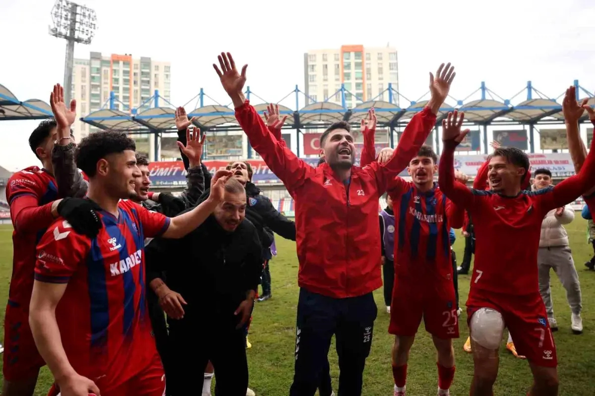 Karabük İdmanyurduspor ve Düzcespor maçından bir an