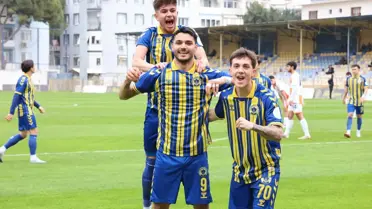 Menemen FK, Adanaspor'u 3-0 Mağlup Ederek Ligde 4'te 4 Yaptı