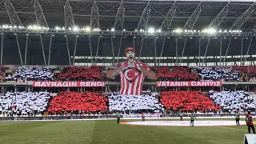 Sivasspor Taraftarları Amed Maçı Öncesi Türk Bayrağıyla Coşkulu Koreografi Gerçekleştirdi