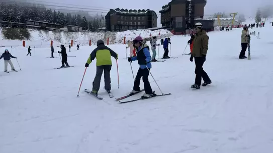 Uludağ’da Sömestir Hafta Sonu Yoğunluğu ve Kayak Pistlerinde Artan Hareketlilik
