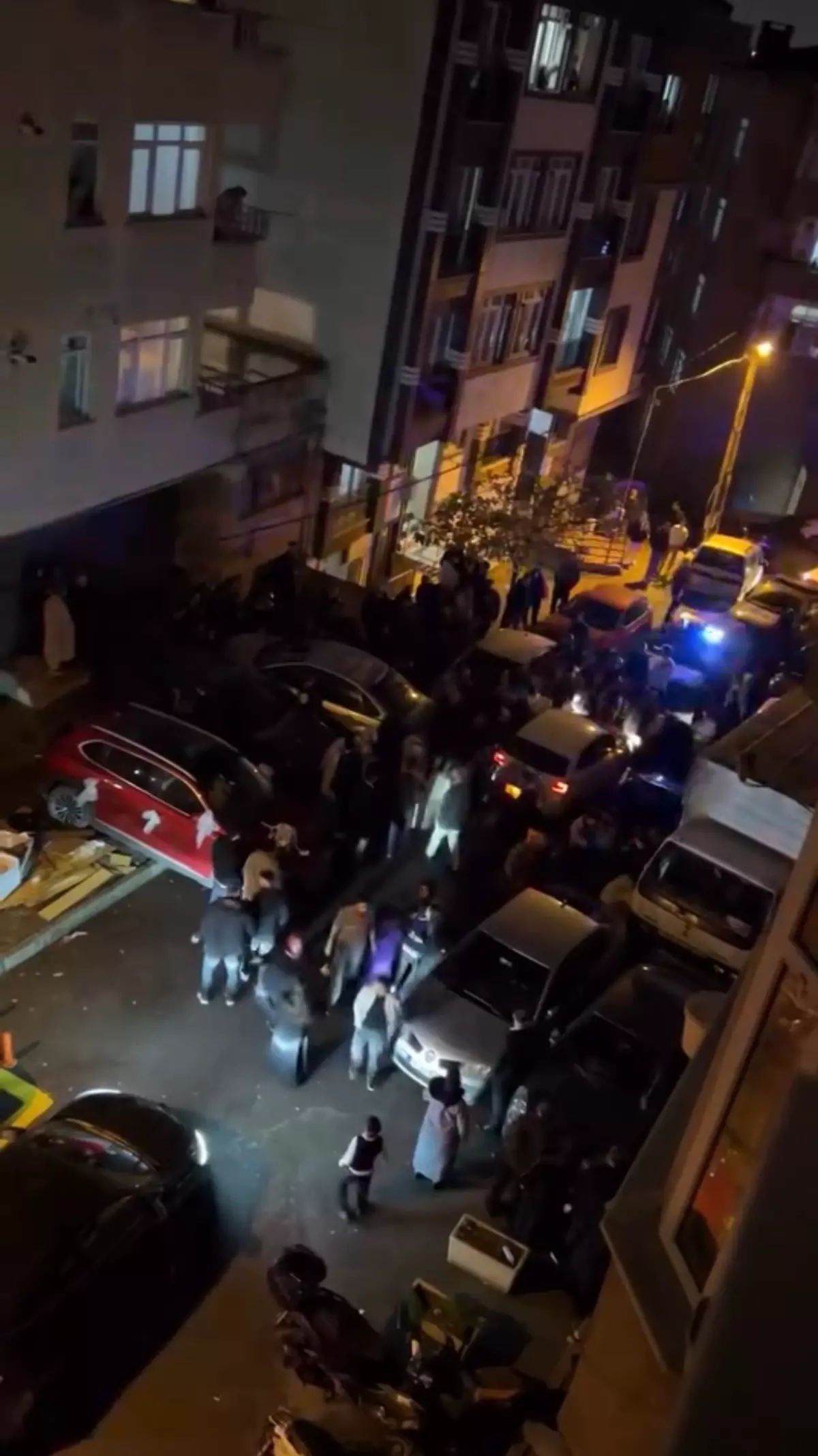 Kağıthane'de nişan töreni kalabalığı