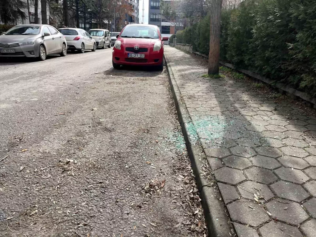 Eskişehir sokaklarında kırılan araç camları