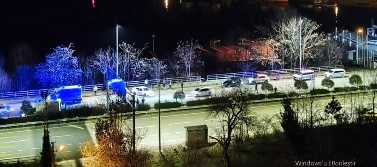 Beşikdüzü'nde Trafik Kazası Sonrası Sürücüler Arasında Çıkan Kavga Şehri Saatlerce Durdu