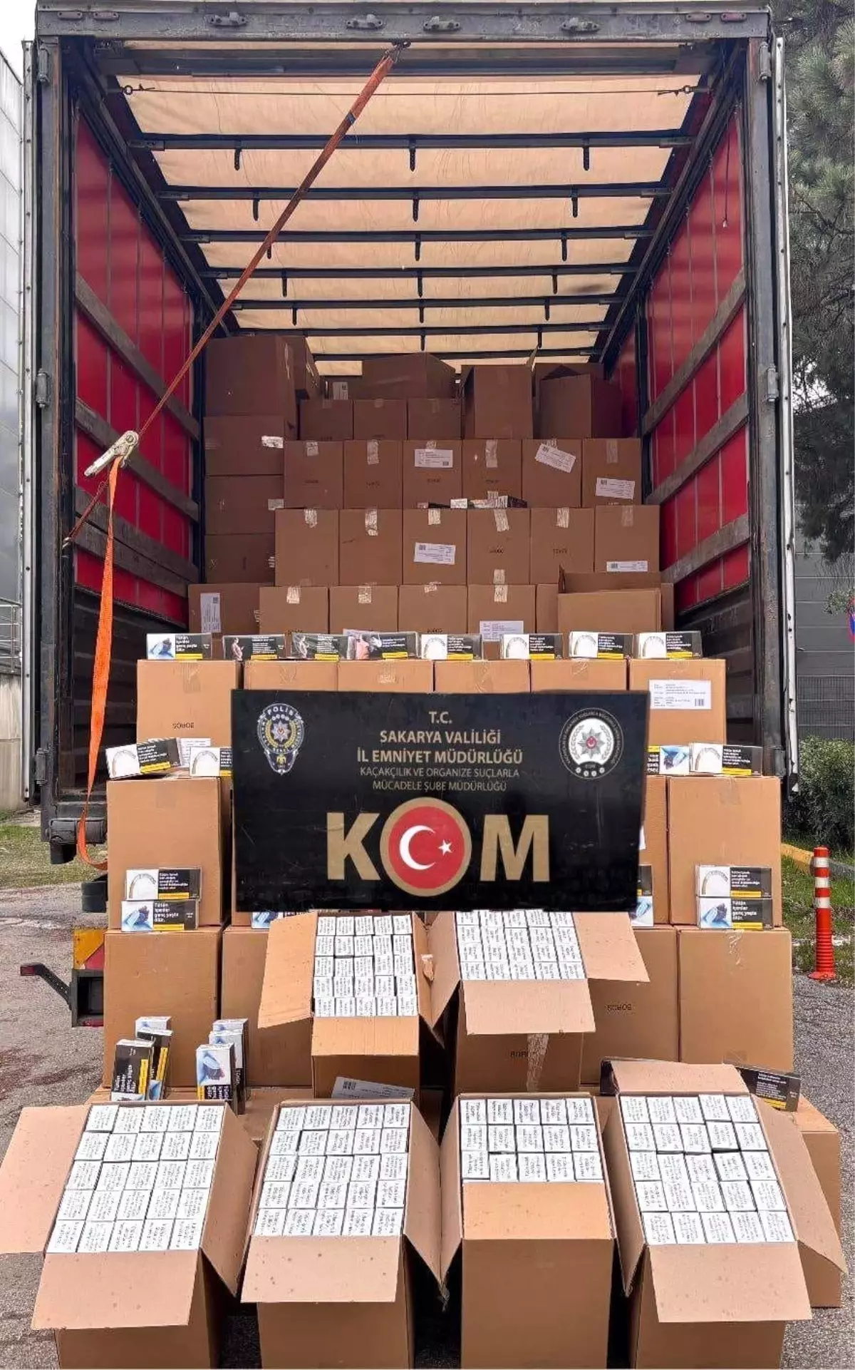 Sakarya'da 6,6 Milyon Liralık Kaçak Makaron Operasyonu