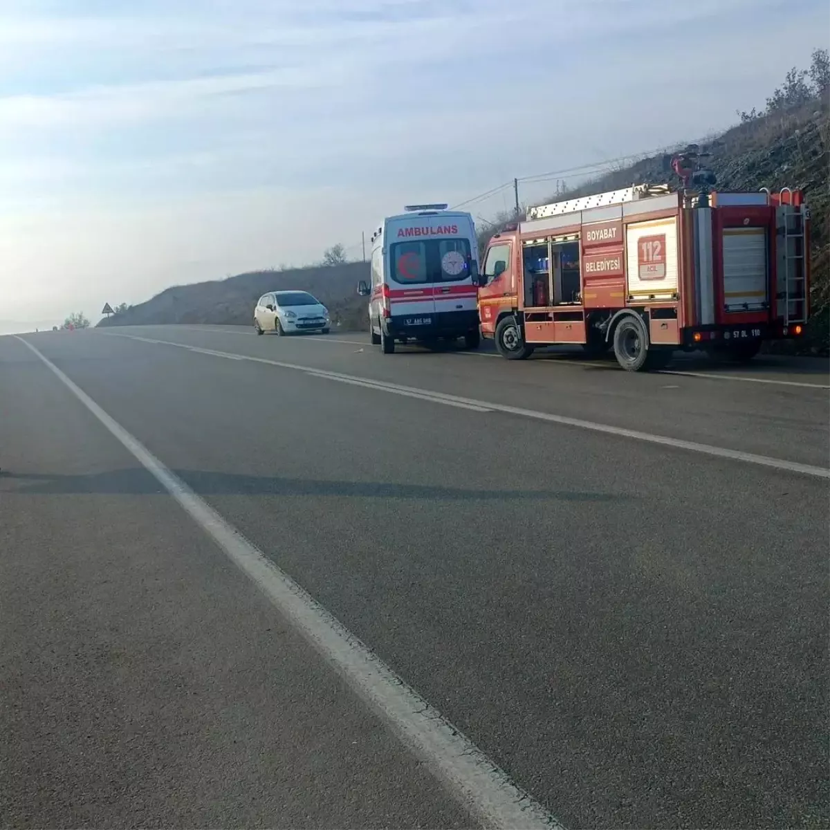 Boyabat'ta Kontrolden Çıkan Araç 5 Yaralıyla Çarpıştı