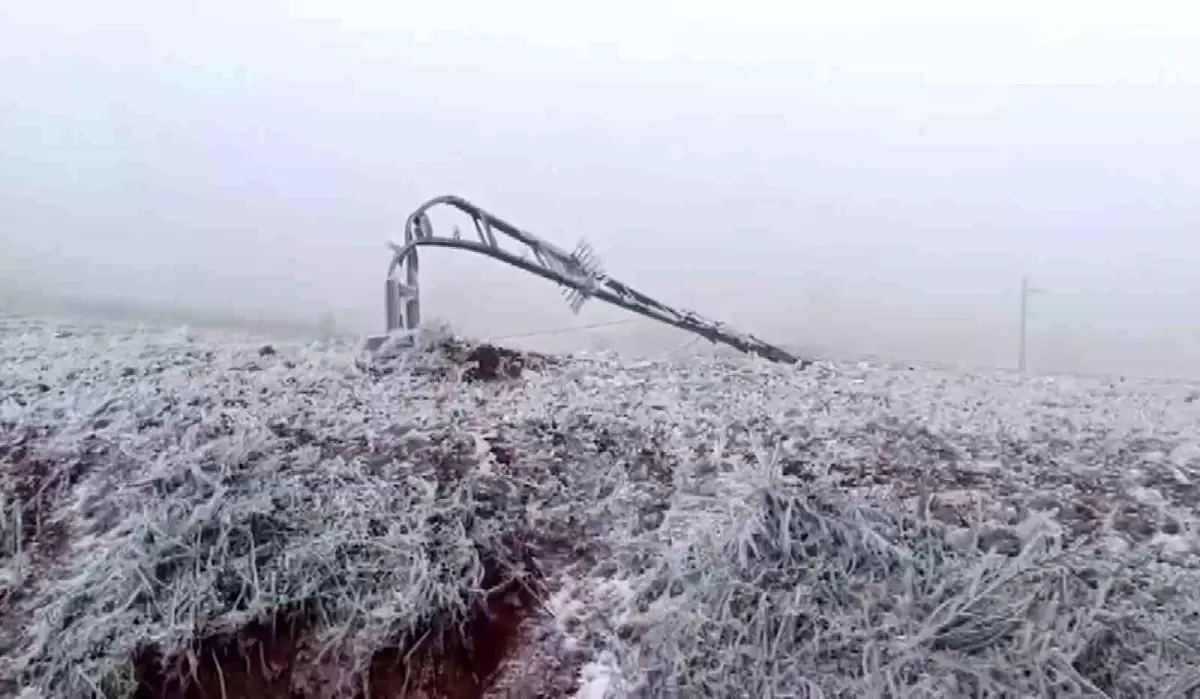 Hatay’da Şiddetli Kar Fırtınası Elektrik Altyapısını Sarsıyor