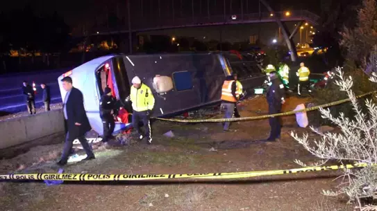 Adana'da TAG Otoyolu'nda Otobüs Devrildi: 8 Kişi Yaralandı