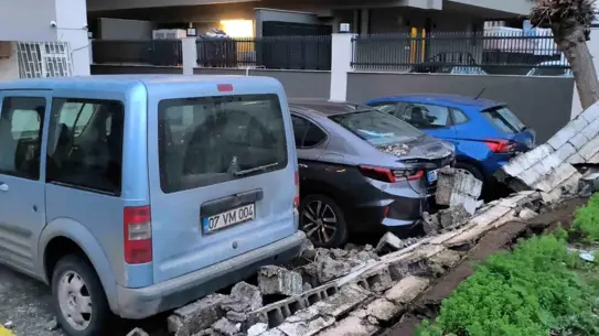 Antalya’da Şiddetli Yağış ve Fırtına Şehirde Felaket Yaratıyor
