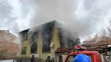 Çorum’da İki Katlı Evde Çıkan Yangın Hızla Kontrol Altına Alındı