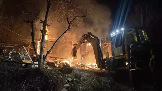 Çorum’da Çıkan Yangın Ev ve Depoyu Yok Etti