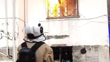 Hatay'ın Defne İlçesinde 2 Katlı Müstakil Ev Yangını Kontrol Altına Alındı