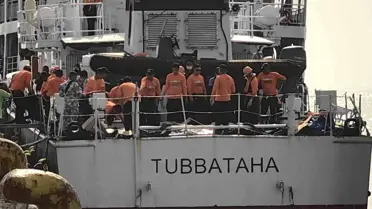 Kurtarma ekipleri feribotu inceliyor