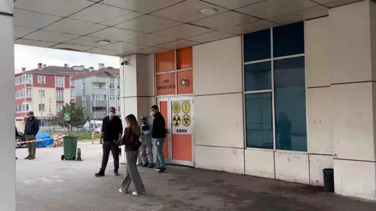 Patlama sonrası oluşan duman ve enkaz
