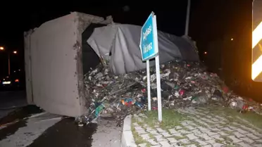 Devrilen çöp kamyonunun görüntüsü