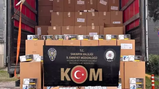 Tırda bulunan makaron paketleri