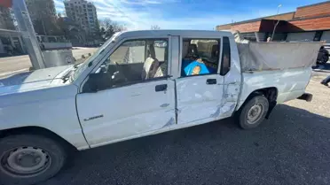 Karaman'da Minibüs ve Kamyonet Çarpıştı: Yaralanma Yok, Maddi Hasar Oluştu