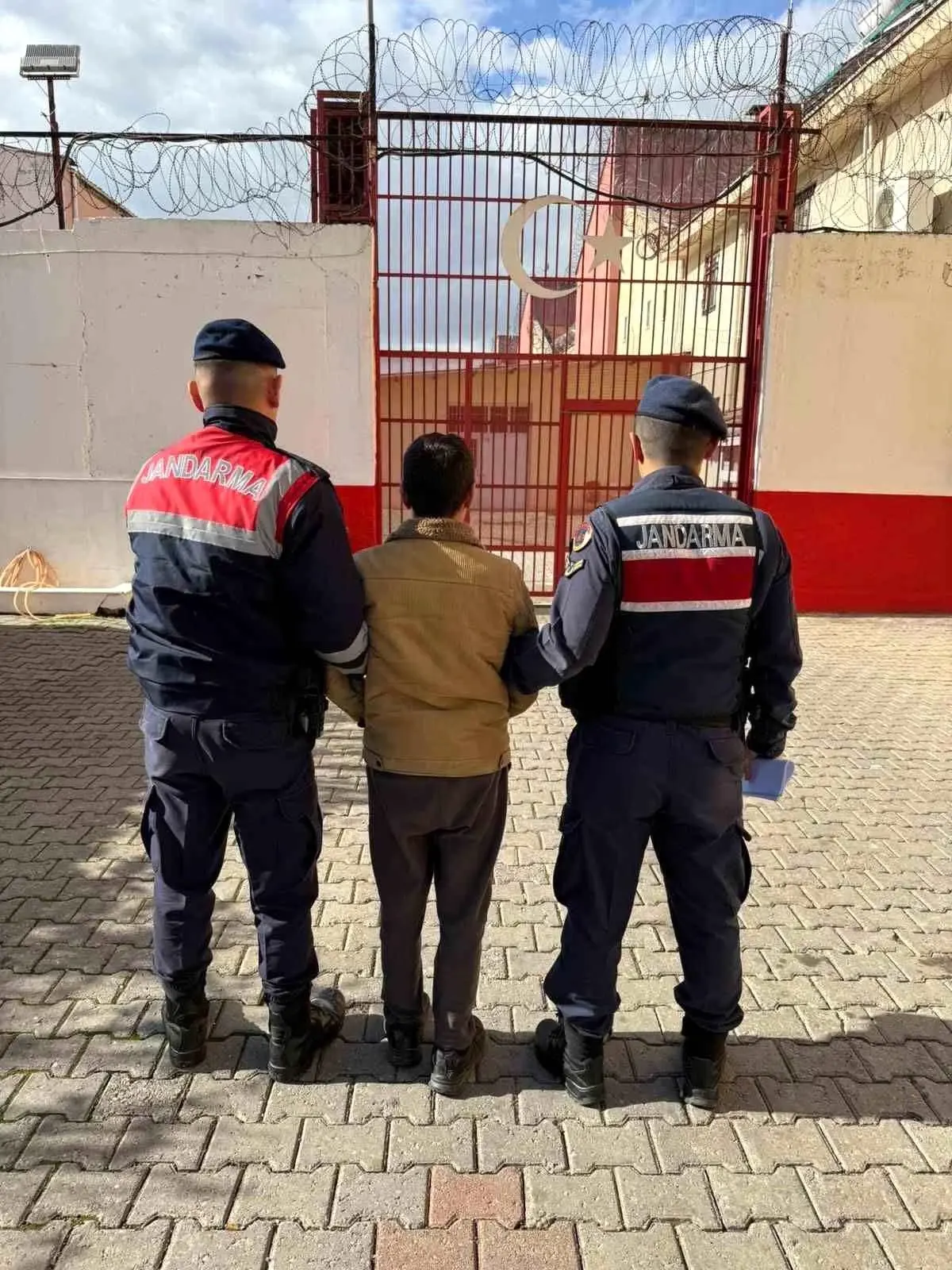 Koçarlı'da Jandarma Operasyonu Sonucu Hırsızlık Zanlısı Yakalandı