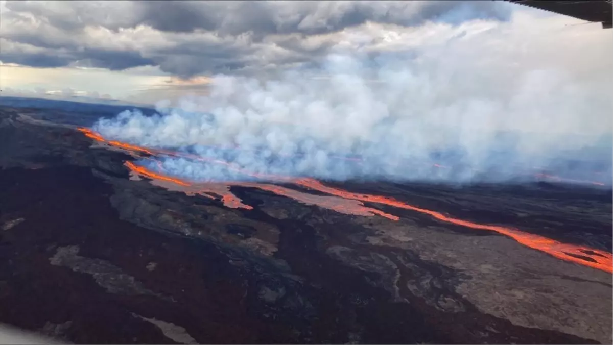 Hawaii'de Kilauea Yanardağı 41. Kez Lav Püskürttü, Gaz ve Kül Bulutları Geniş Alana Yayılıyor