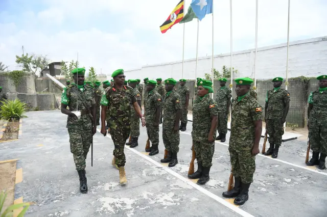 Uganda askerleri Somali'de görev yaparken