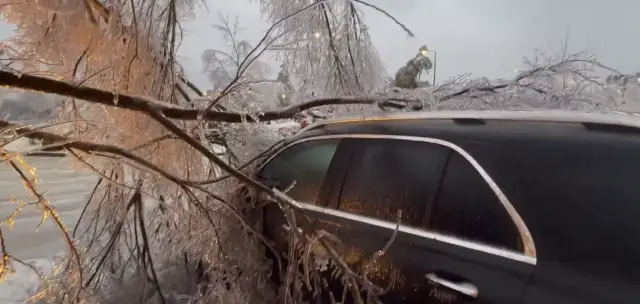 Küçük kıyamet izlenimi veren şehir manzarası
