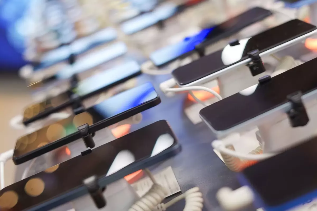 Asus logosu ve kapak görseli