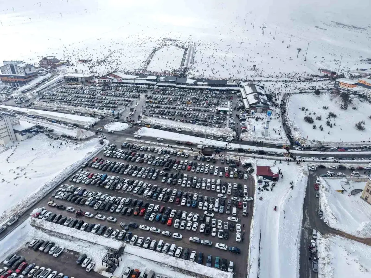 Erciyes Kayak Merkezi'nde Rekor Katılım: 320 Bin Misafir Şehir Ekonomisine Canlılık Getirdi