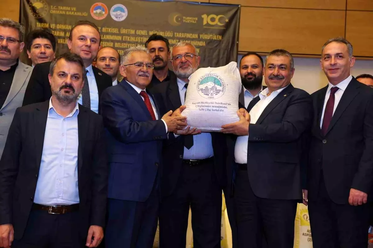 Kayseri Büyükşehir Belediyesi 12 Milyon TL'lik Tohum ve Fidan Desteğiyle Çiftçileri Güçlendiriyor
