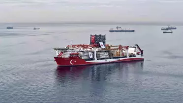 Yıldırım Sondaj Gemisi İstanbul Boğazı'ndan Geçti: Karadeniz Görevi Başlıyor