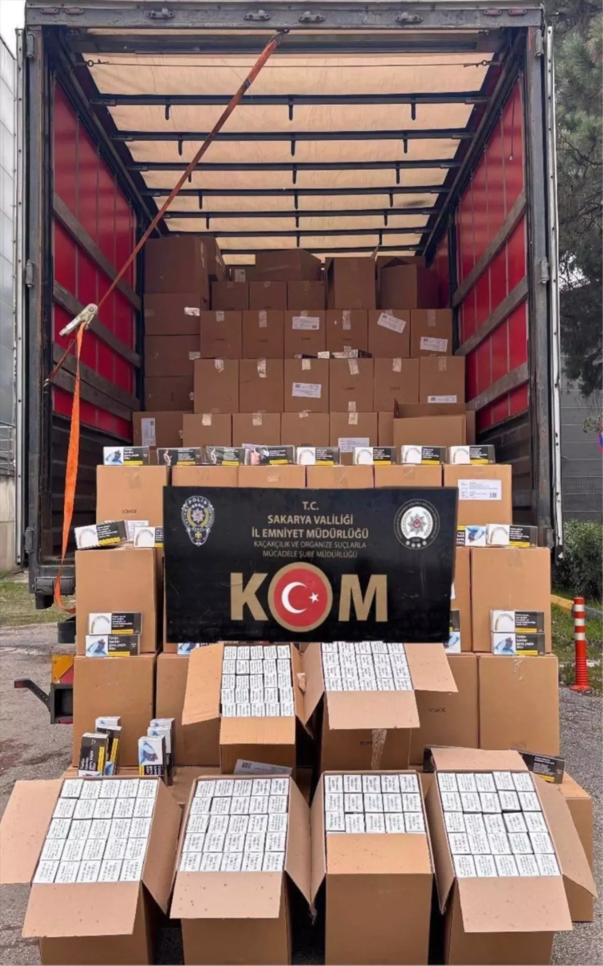 Sakarya’da 6,6 Milyon Makaron Gümrük Kaçakçılığına Durdurulan Tırda Büyük Operasyon