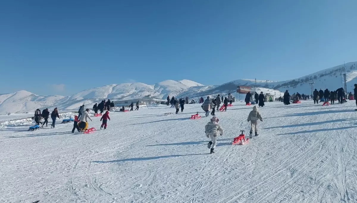 Bitlis’te Kış Turizmi Patlaması: El Aman Hanı Kayak Merkezi Yoğun İlgi Görüyor