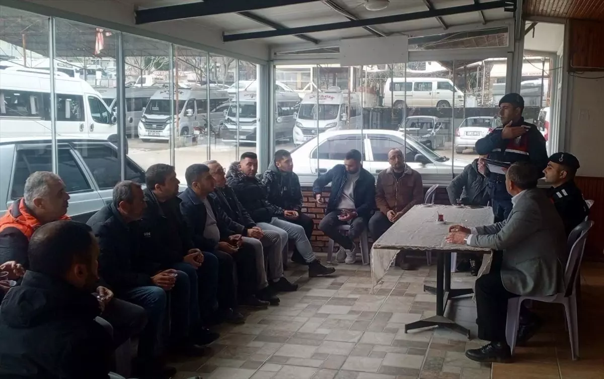 Ayvacık'ta Taksi Şoförlerine Göçmen Kaçakçılığı Uyarısı