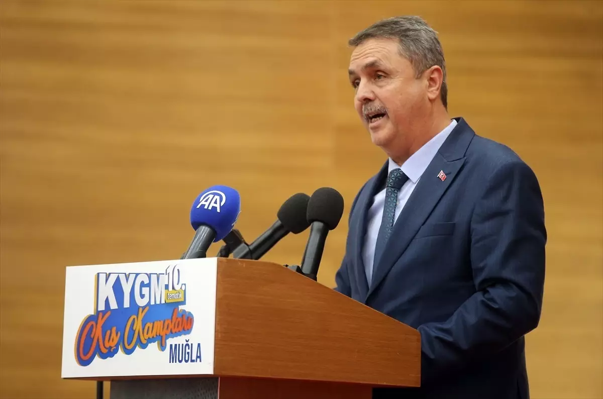 Bakan Yardımcısı Ersöz'ün yapay zeka kampını tanıttığı fotoğraf