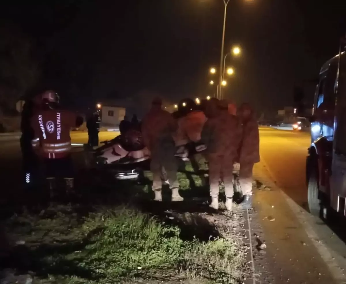 Hatay’da Trafik Kazası: 1 Yaşındaki Bebek Aydınlatma Direğine Çarpan Otomobilden Hayatını Kaybetti