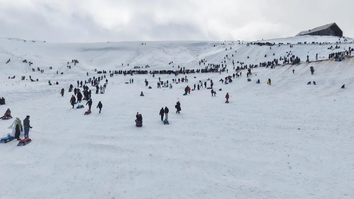 Aladağ Kayak Merkezi Sömestir Tatilinde Yoğun Ziyaretçi Akınıyla Büyülüyor