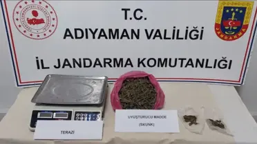 Operasyon sırasında ele geçirilen uyuşturucu paketleri