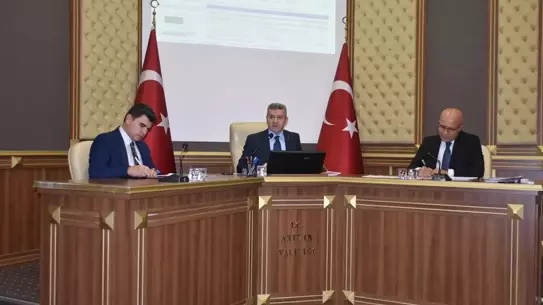 Toplantı salonunda konuşma