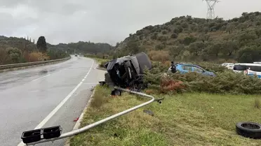 Söke'de Kırmızı Işık İhlali: İki Yaralı Sürücü