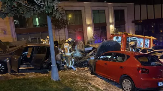 Beşiktaş’ta park halindeki araçların yangını: 4 otomobil zarar gördü