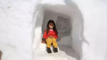 Adıyaman’da Kış Rüzgarı: Çocuklar İçin Büyülü Kardan İglular