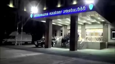 Patlayıcı kaldırıldıktan sonra emniyet görevlileri