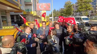 İzmir taksicileri, Suriye sınırındaki saldırıya tepki olarak araçlarını Türk bayrağıyla süsledi