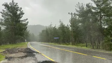 Marmaris’te fırtına sonrası sahildeki hasar